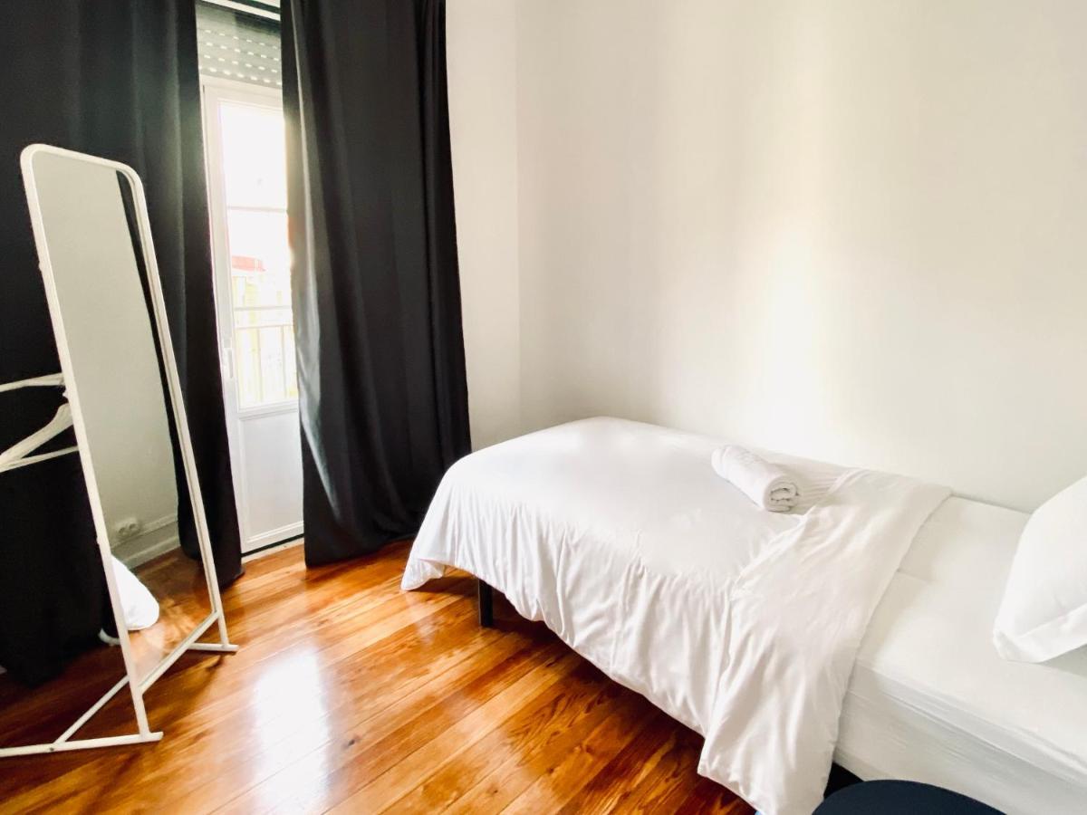 Saturdays Hostel Lisbon Exterior photo